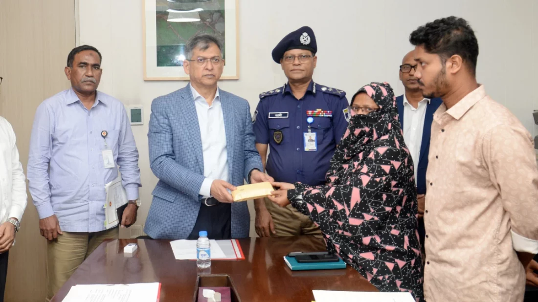 এসআই আলতাফ হত্যা: জড়িতদের গ্রেফতার ও দ্রুত বিচারের প্রতিশ্রুতি স্বরাষ্ট্রমন্ত্রীর